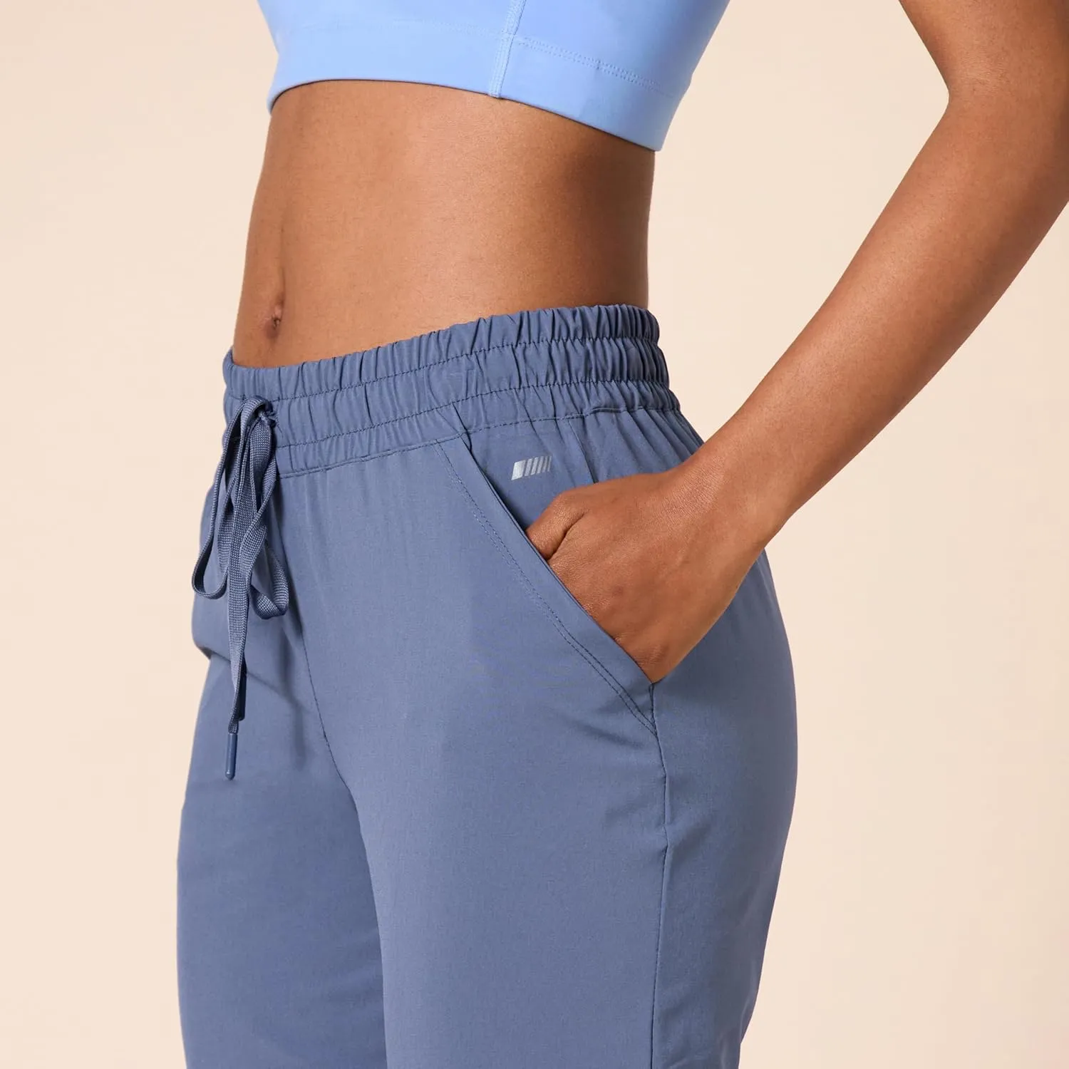 Amazon Essentials Women's Performance Stretch Woven Crop Jogger Pant