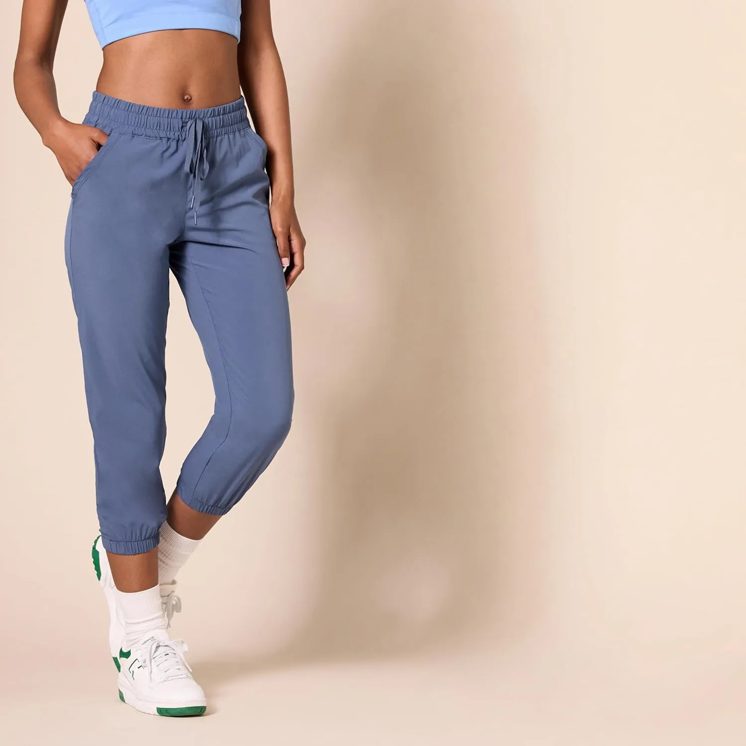 Amazon Essentials Women's Performance Stretch Woven Crop Jogger Pant