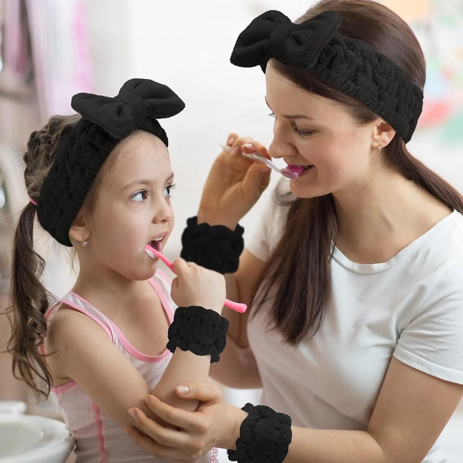 Chuangdi 4 Pcs Microfiber Headband Spa Wristbands and Wrist Bands for Washing Face Cuffs Towel Wristbands Hair Headband Face Wash Cuffs for Women Makeup(Black)